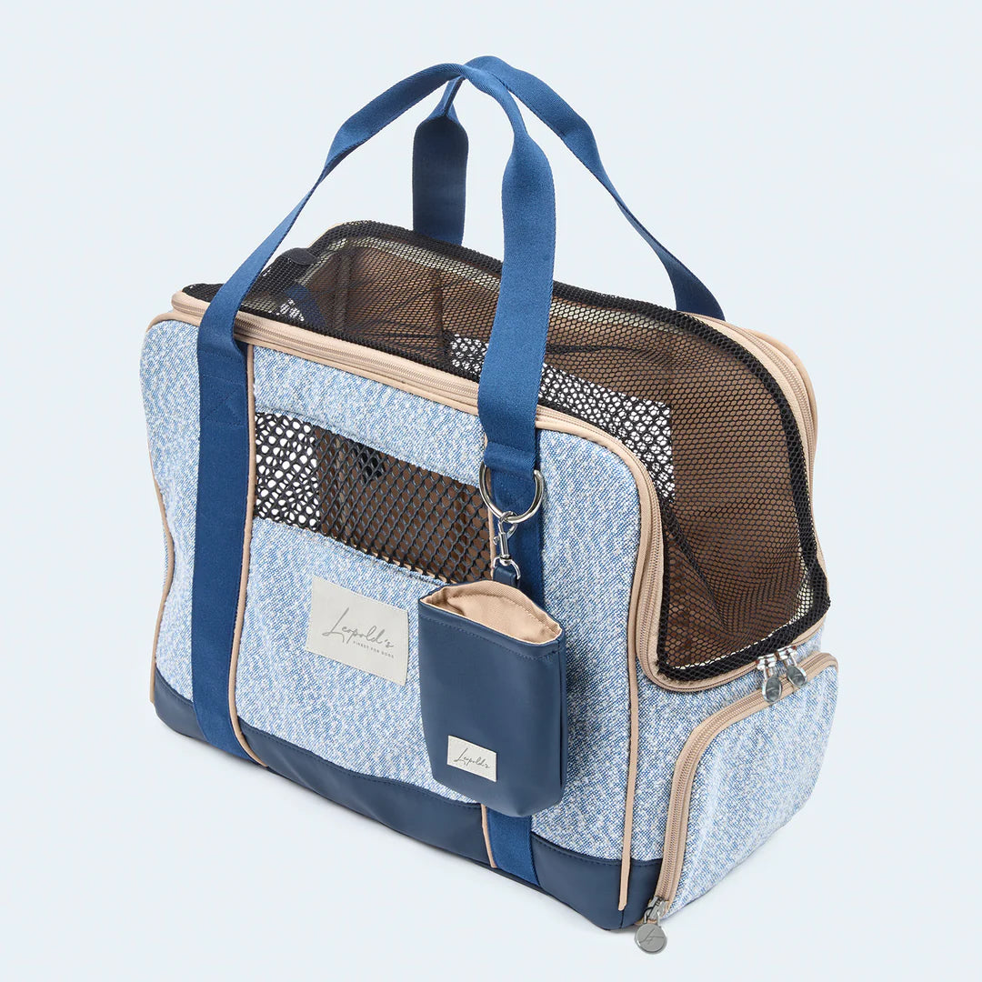 Leopold's Finest Flugtasche für Dackel und kleine Hunde mit orthopädischer Matratze hellblau