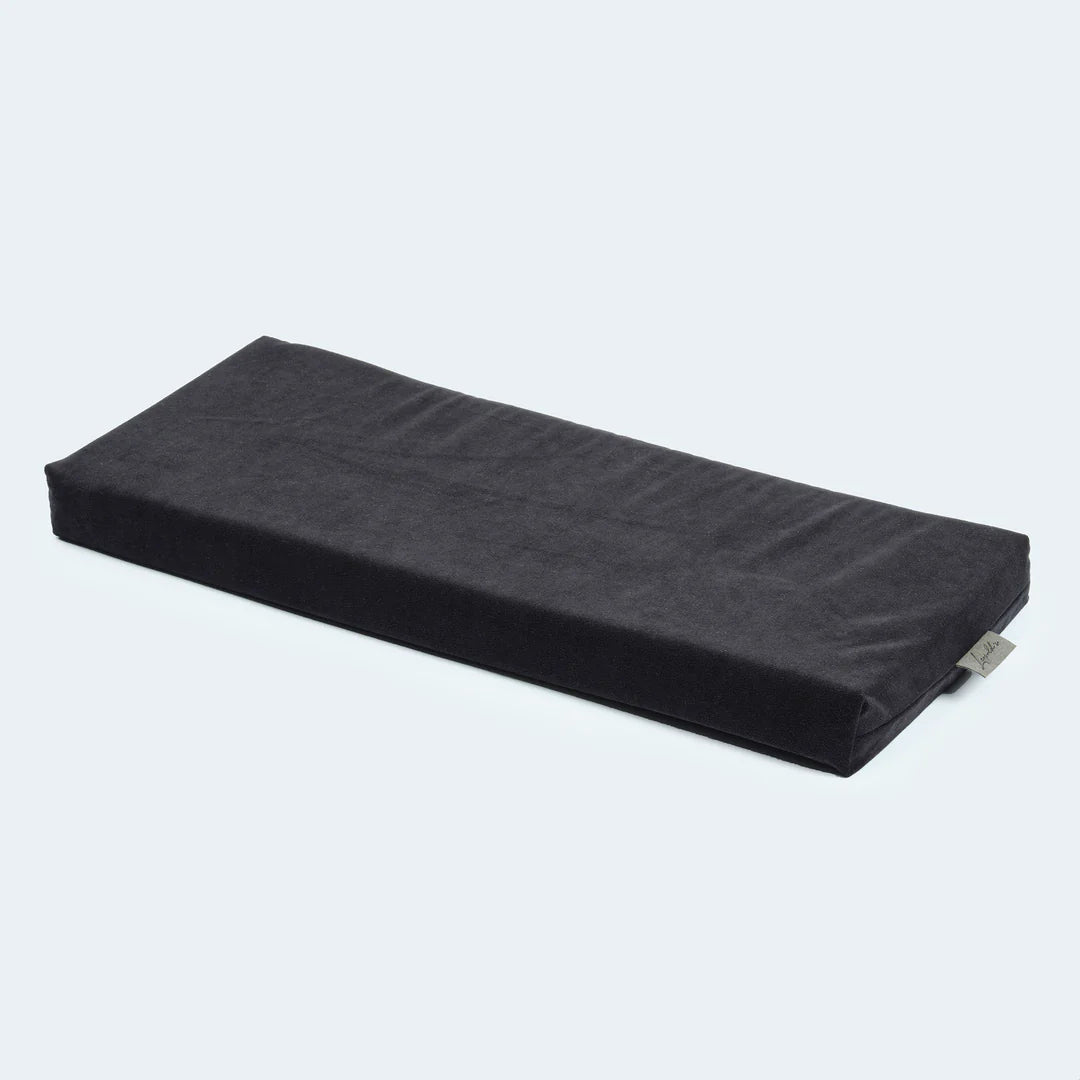 Leopold's Finest Flugtasche für Dackel und kleine Hunde mit orthopädischer Matratze oliv